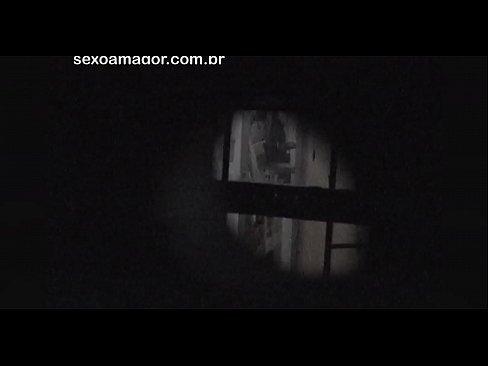 ❤️ 金发女郎被隐藏在空心砖后面的邻居偷窥者偷偷录影 ️ Fucking video