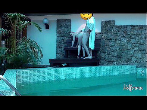 ❤️ 老板邀请女佣去泳池，却忍不住要来个热辣的 ️ Fucking video