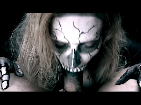 ❤️ 恶魔女孩用她的黑嘴吸吮鸡巴并吞下精液。 ️ Fucking video