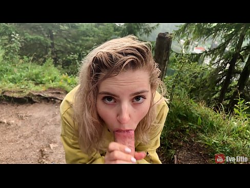 ❤️ 女孩在公共场合口交后吞下精液 - Eva Elfi ️ Fucking video